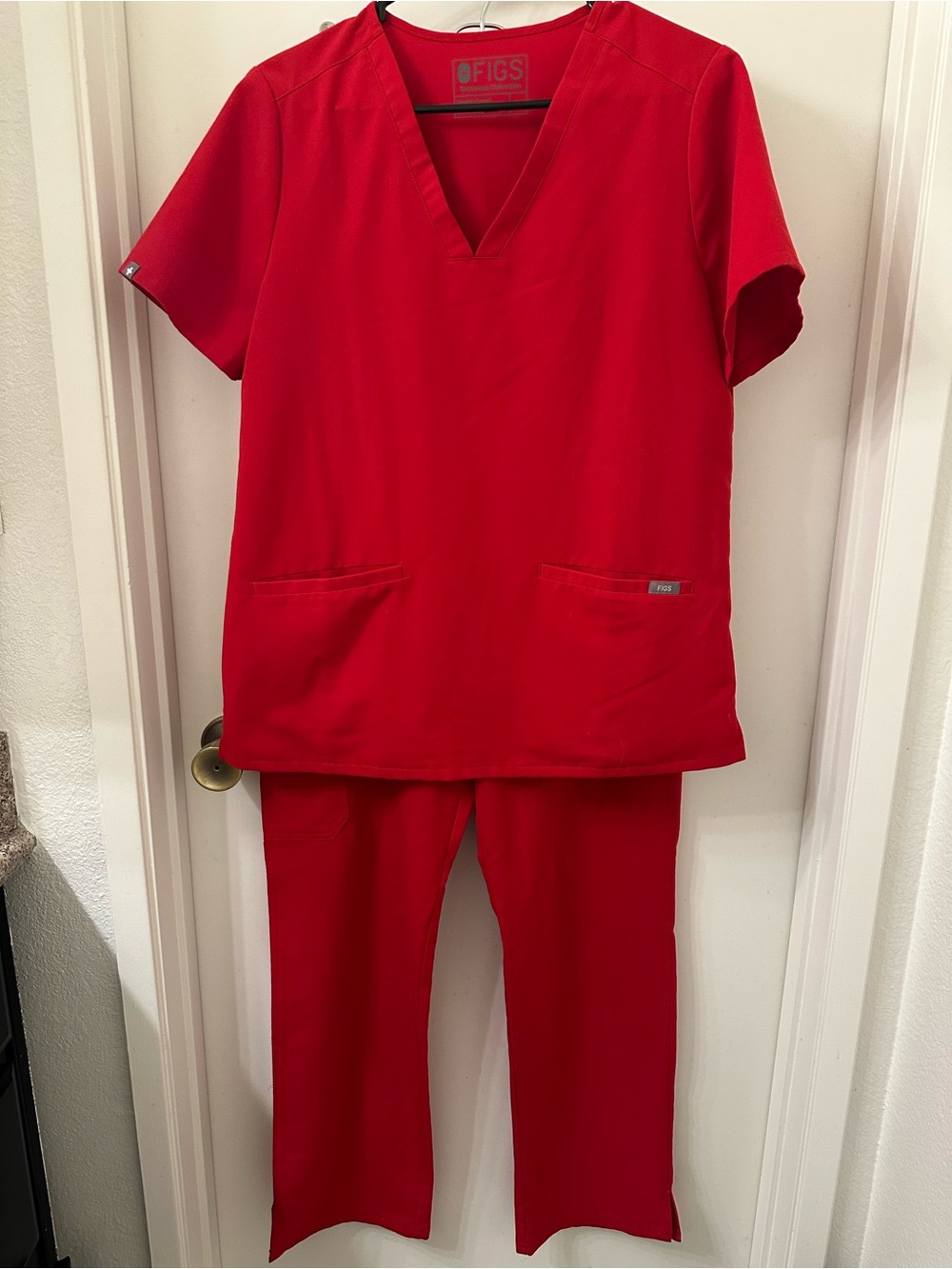 Figs Women's Red V-Neck Scrub Set